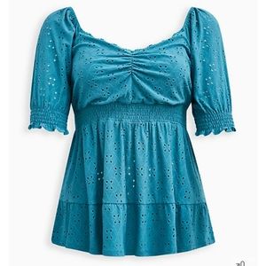 ✨NWT✨ Torrid Eyelet Smocked Waist/Sleeve Sweetheart Top